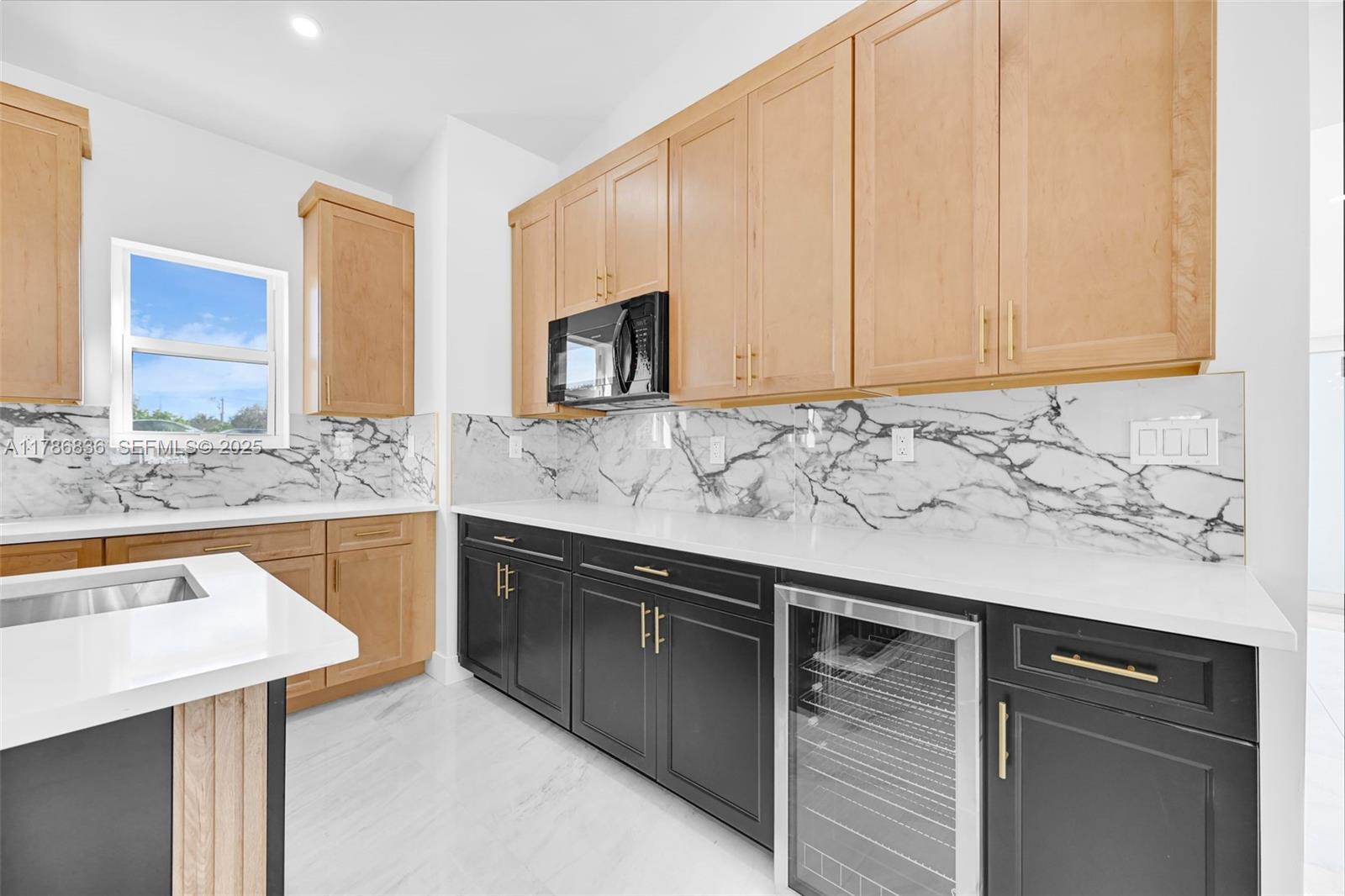 HOLLYWOOD SUBURBS - Residential