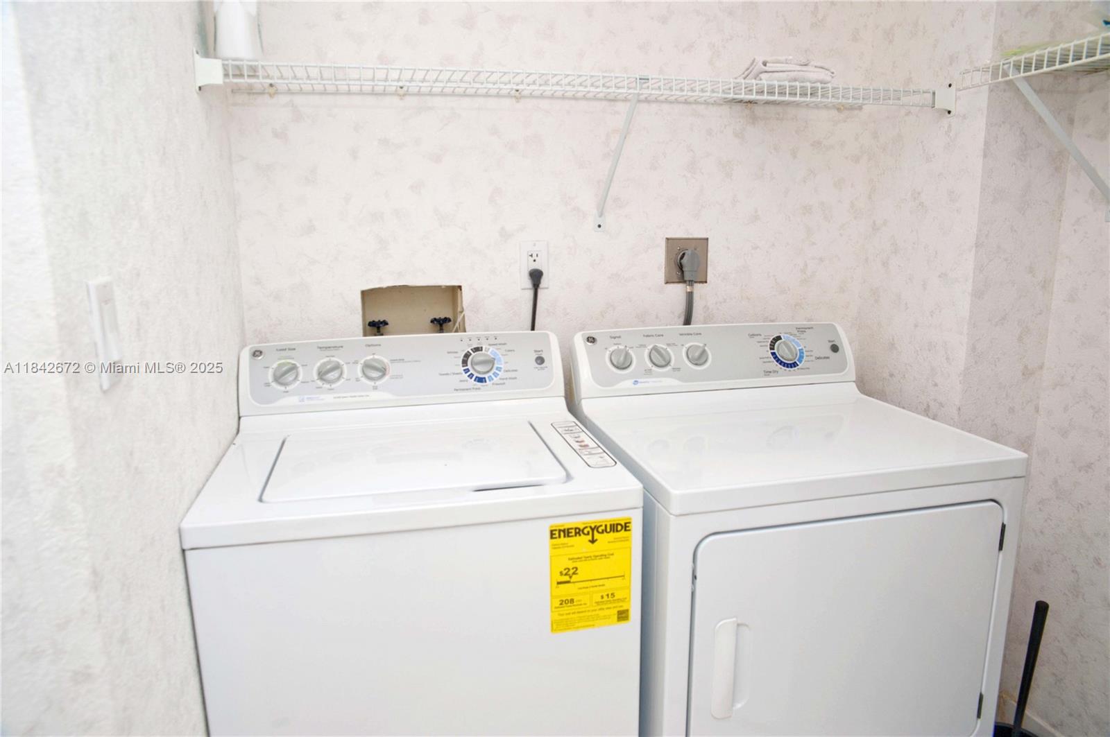 HARBOR TOWERS - Residential