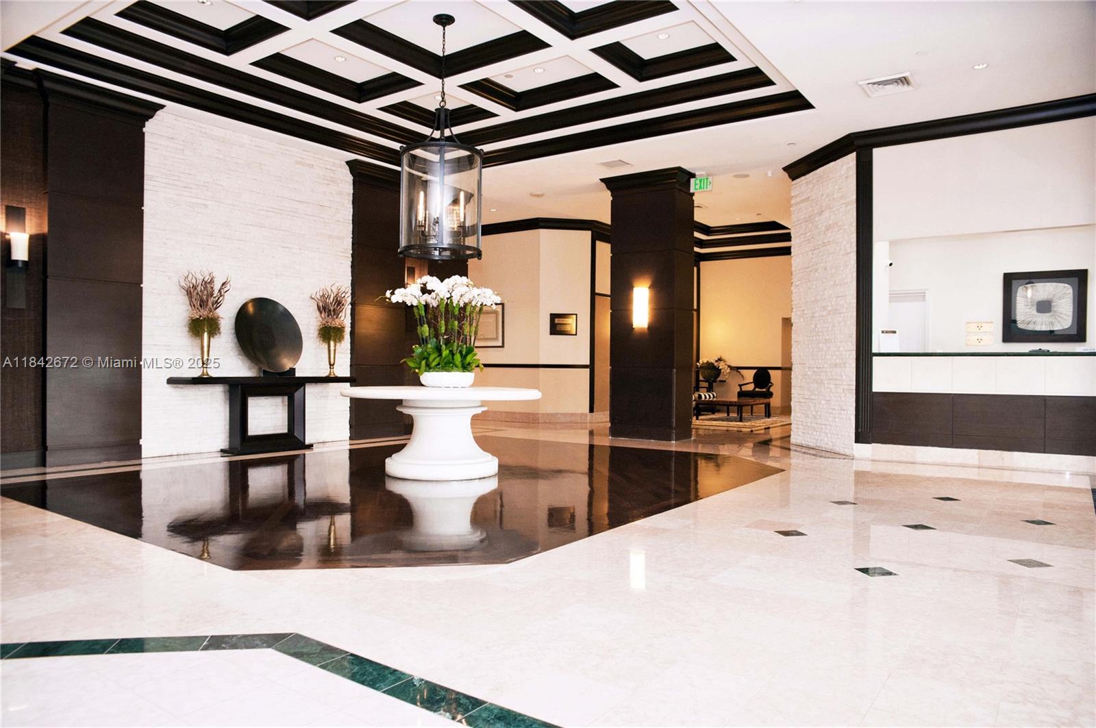 3600 Yacht Club Dr 402, Aventura, FL, 33180/$549,000 2 3600 Yacht Club Dr 402