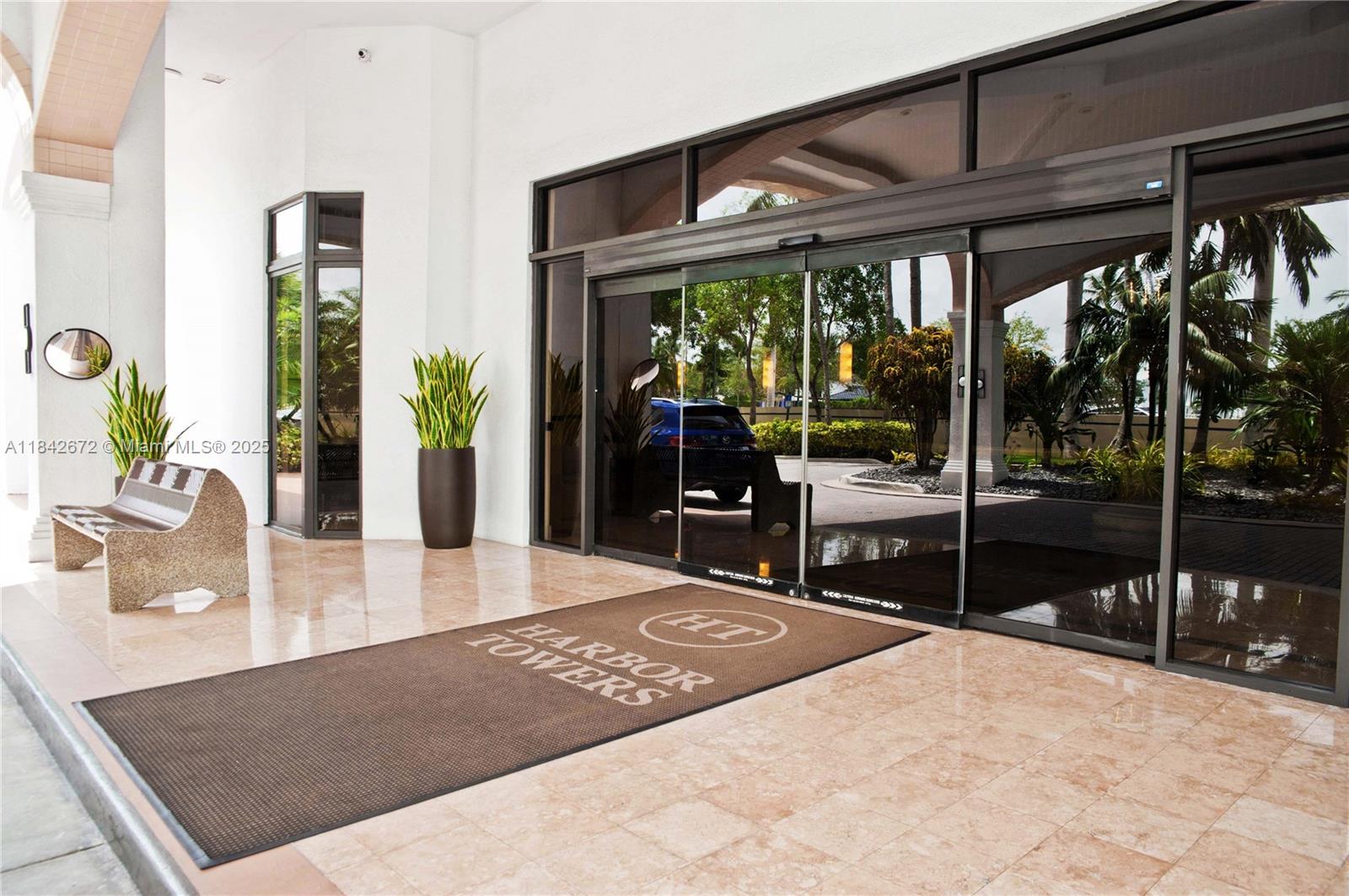 3600 Yacht Club Dr 402, Aventura, FL, 33180/$549,000 1 3600 Yacht Club Dr 402