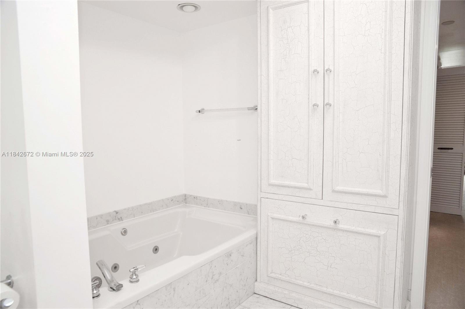 HARBOR TOWERS - Residential