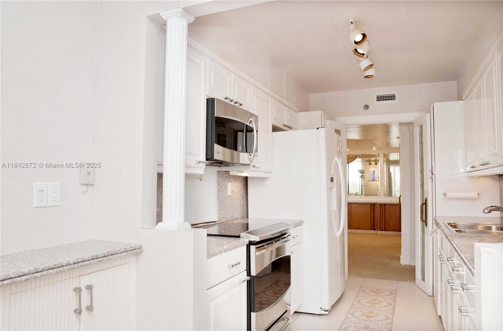 HARBOR TOWERS - Residential