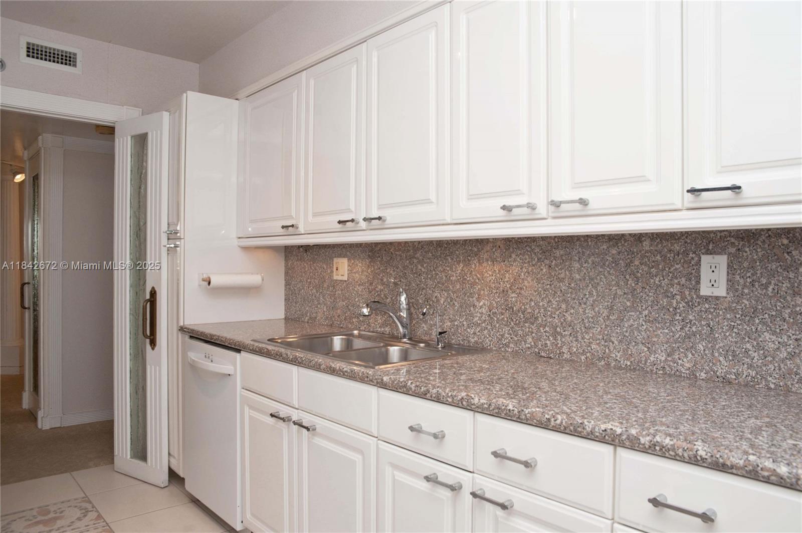 HARBOR TOWERS - Residential