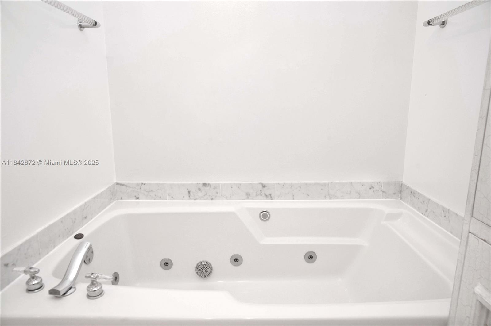 HARBOR TOWERS - Residential