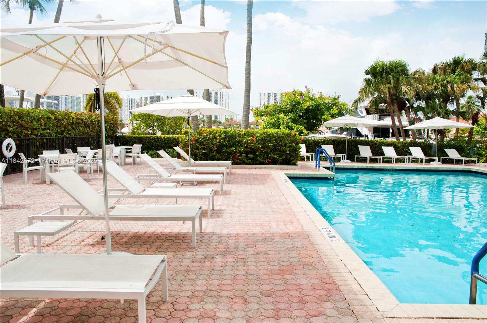 HARBOR TOWERS - Residential