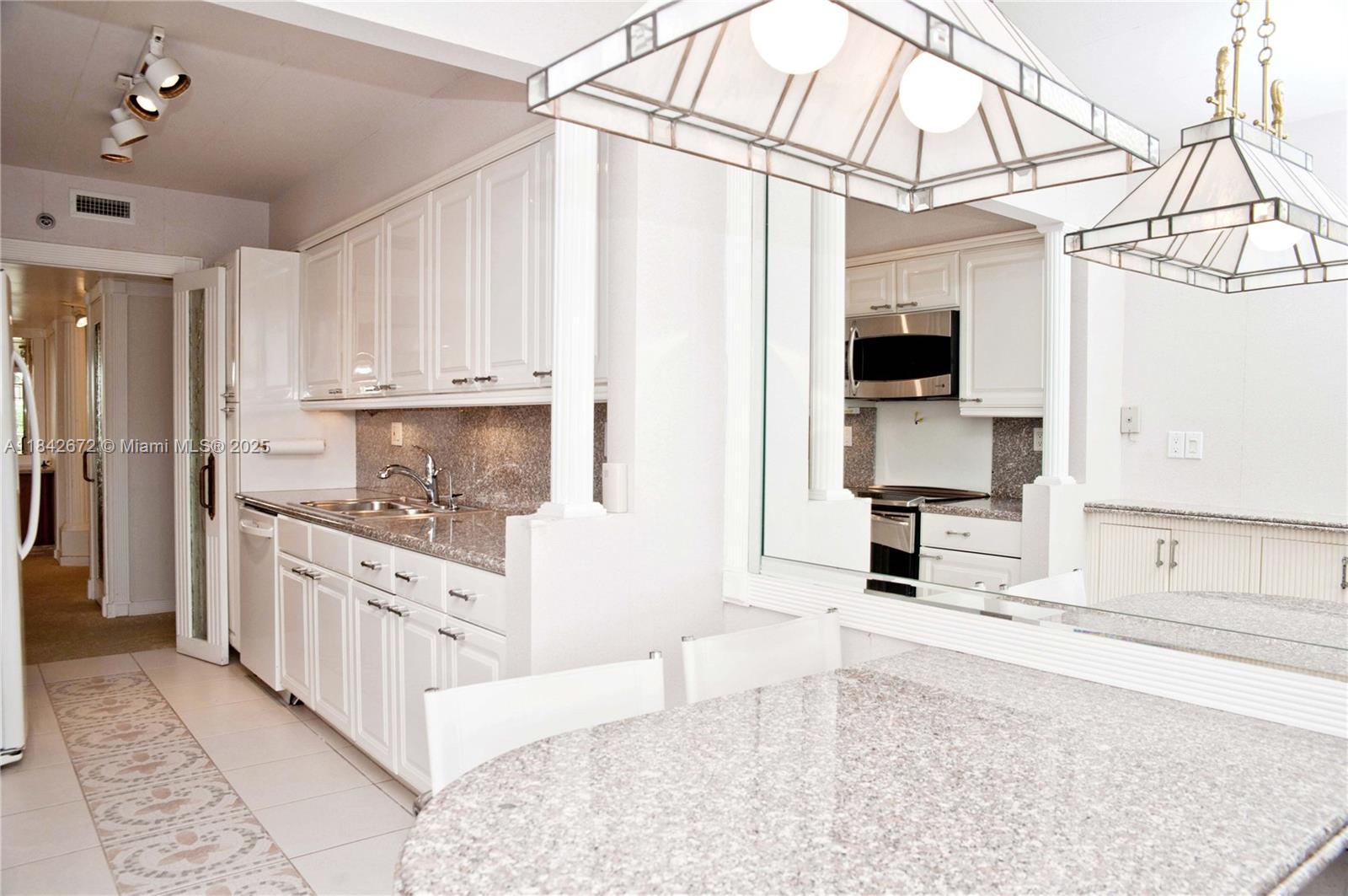 HARBOR TOWERS - Residential