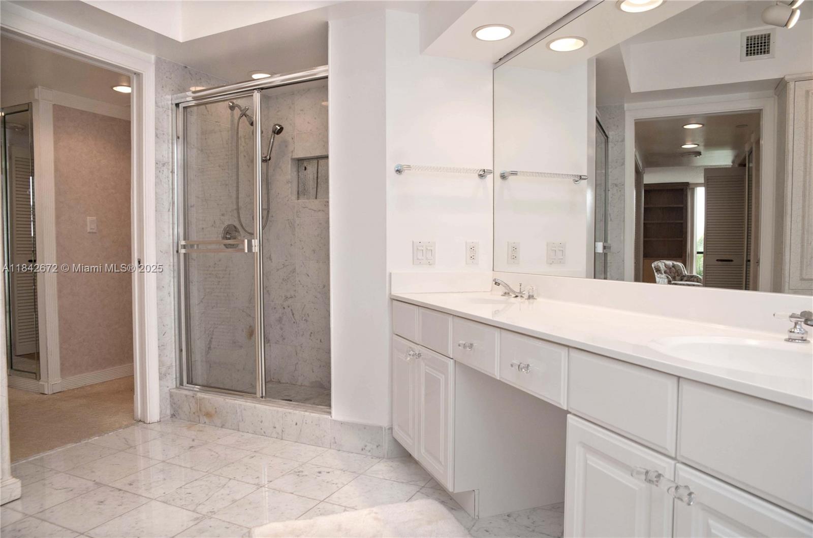 HARBOR TOWERS - Residential