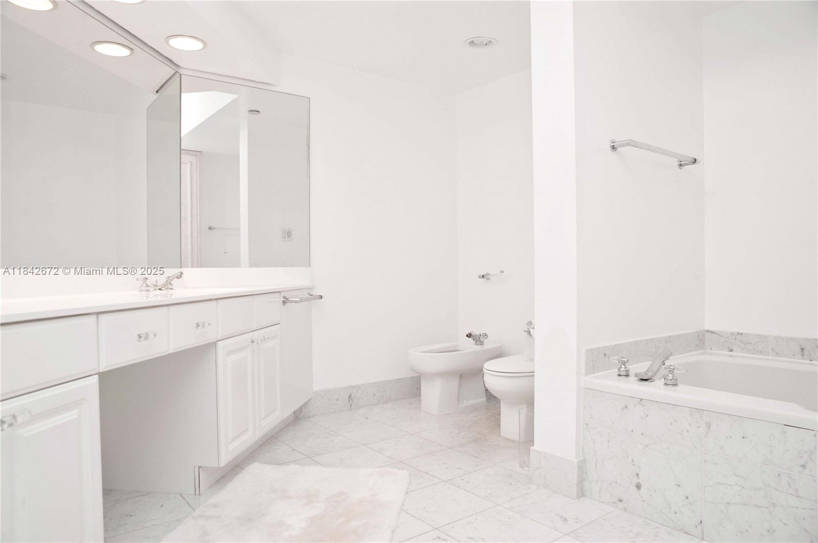 HARBOR TOWERS - Residential