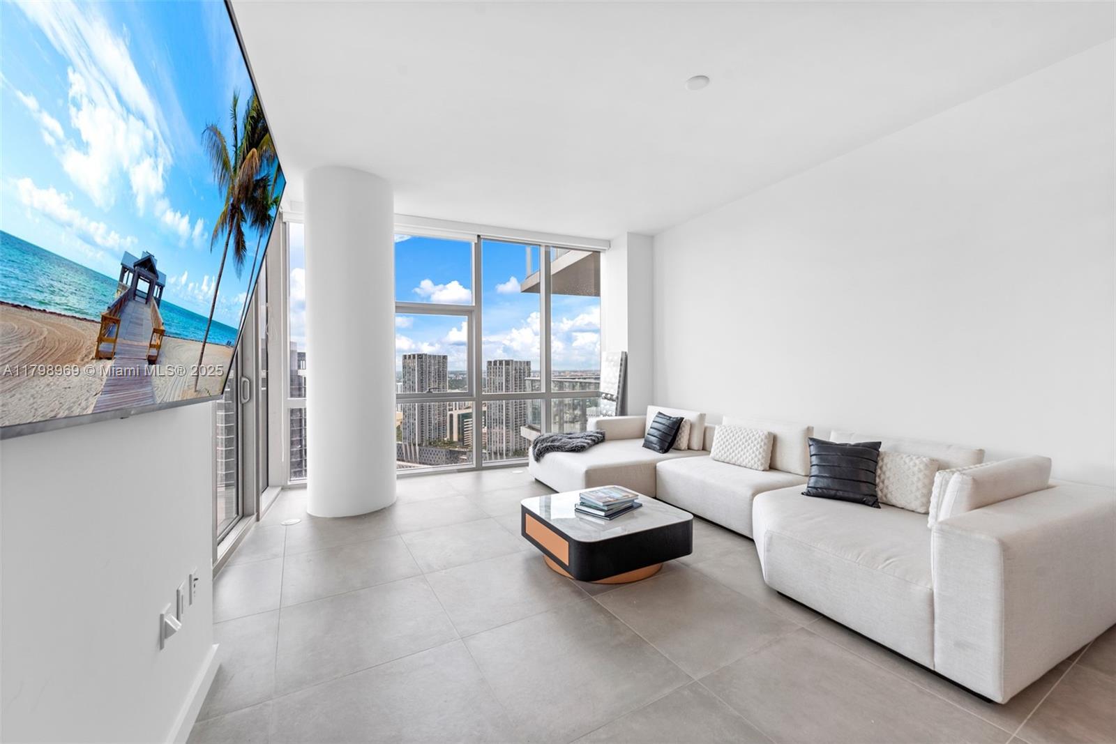 PARAMOUNT MIAMI WORLDCENT - Residential