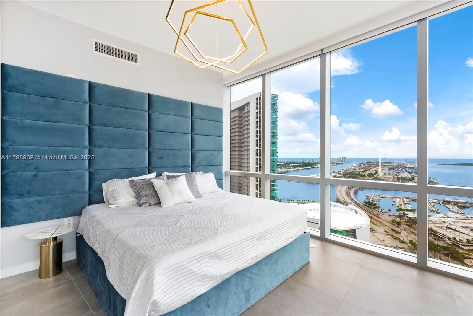 PARAMOUNT MIAMI WORLDCENT - Residential