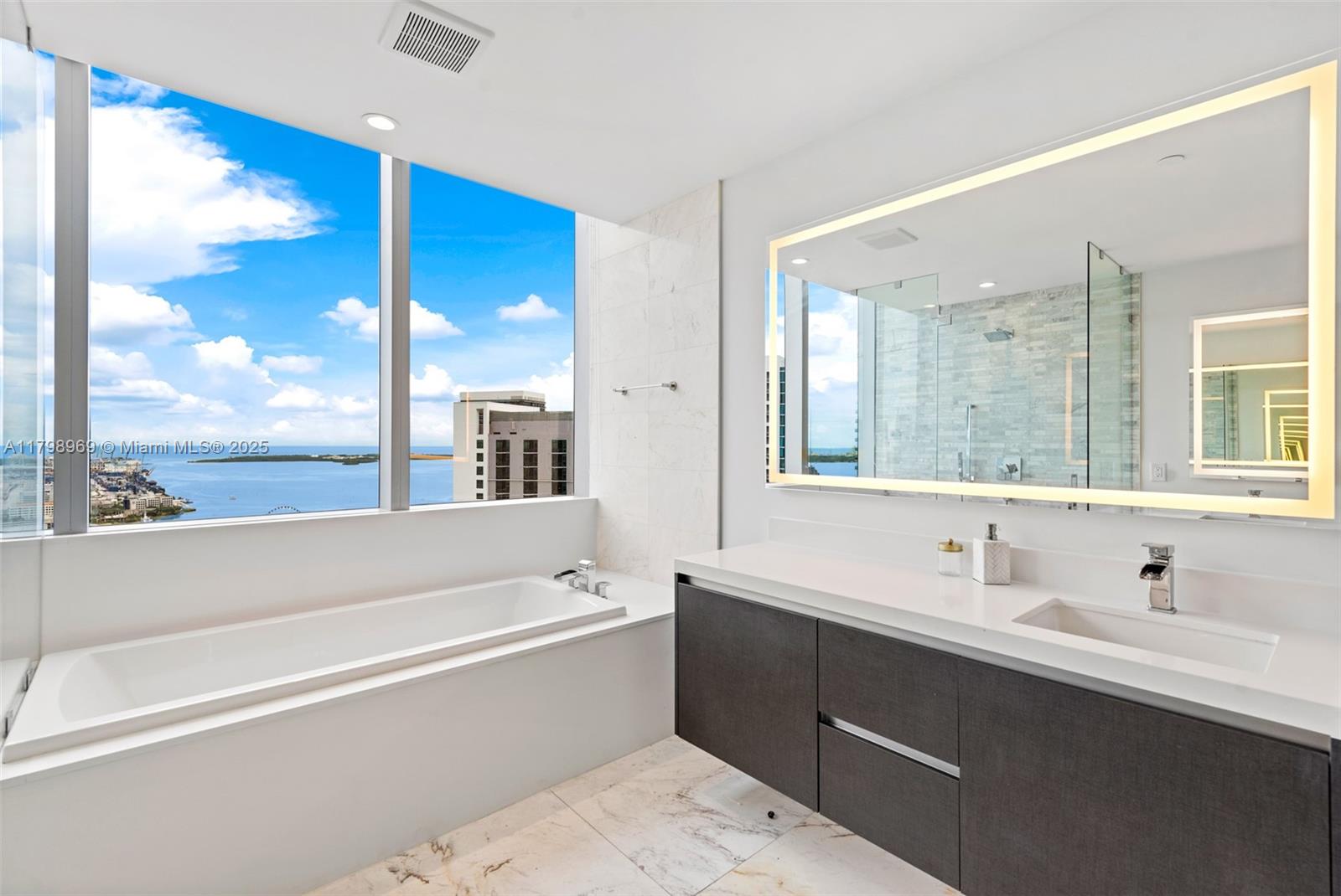 PARAMOUNT MIAMI WORLDCENT - Residential