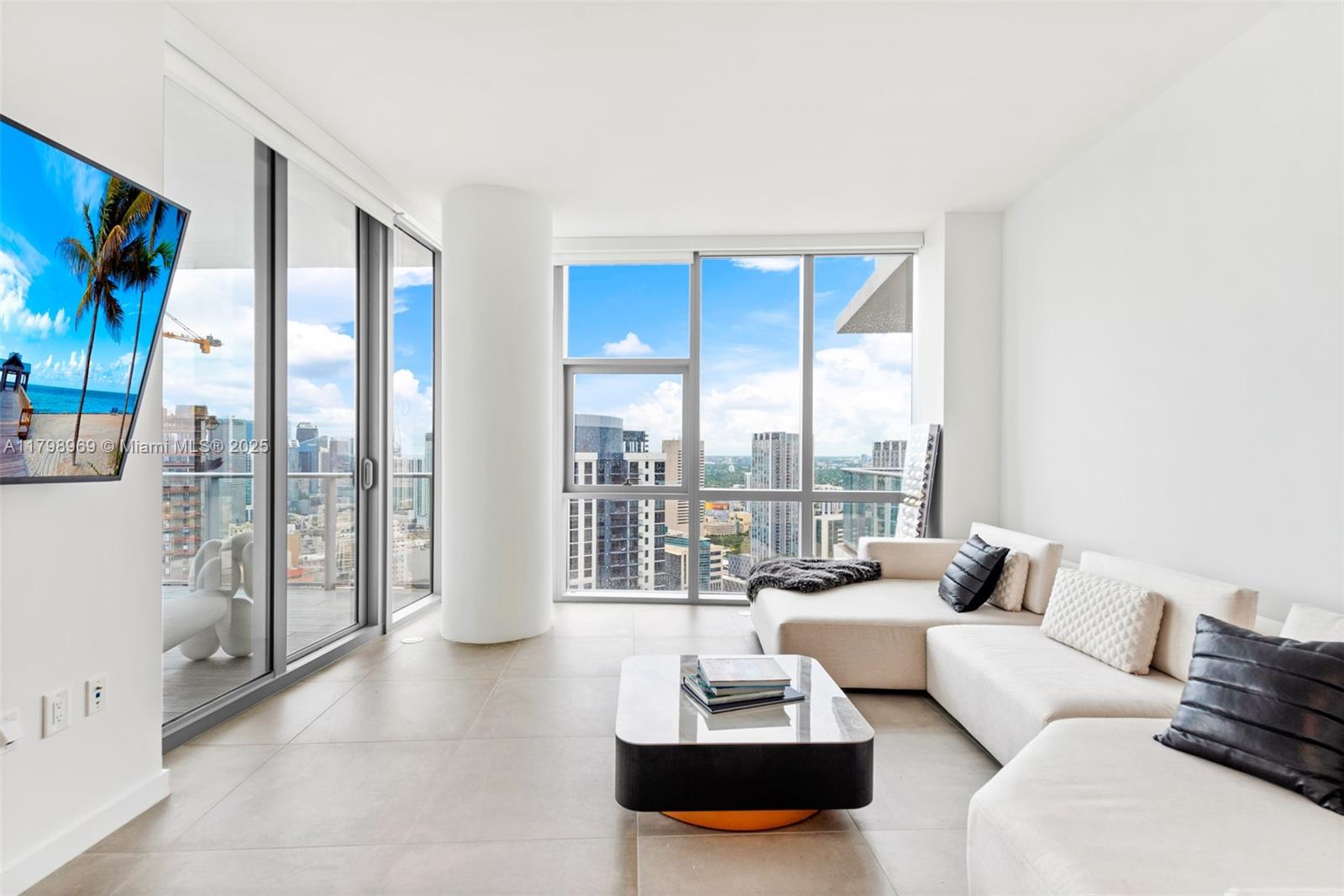 851 NE 1st Ave 4011