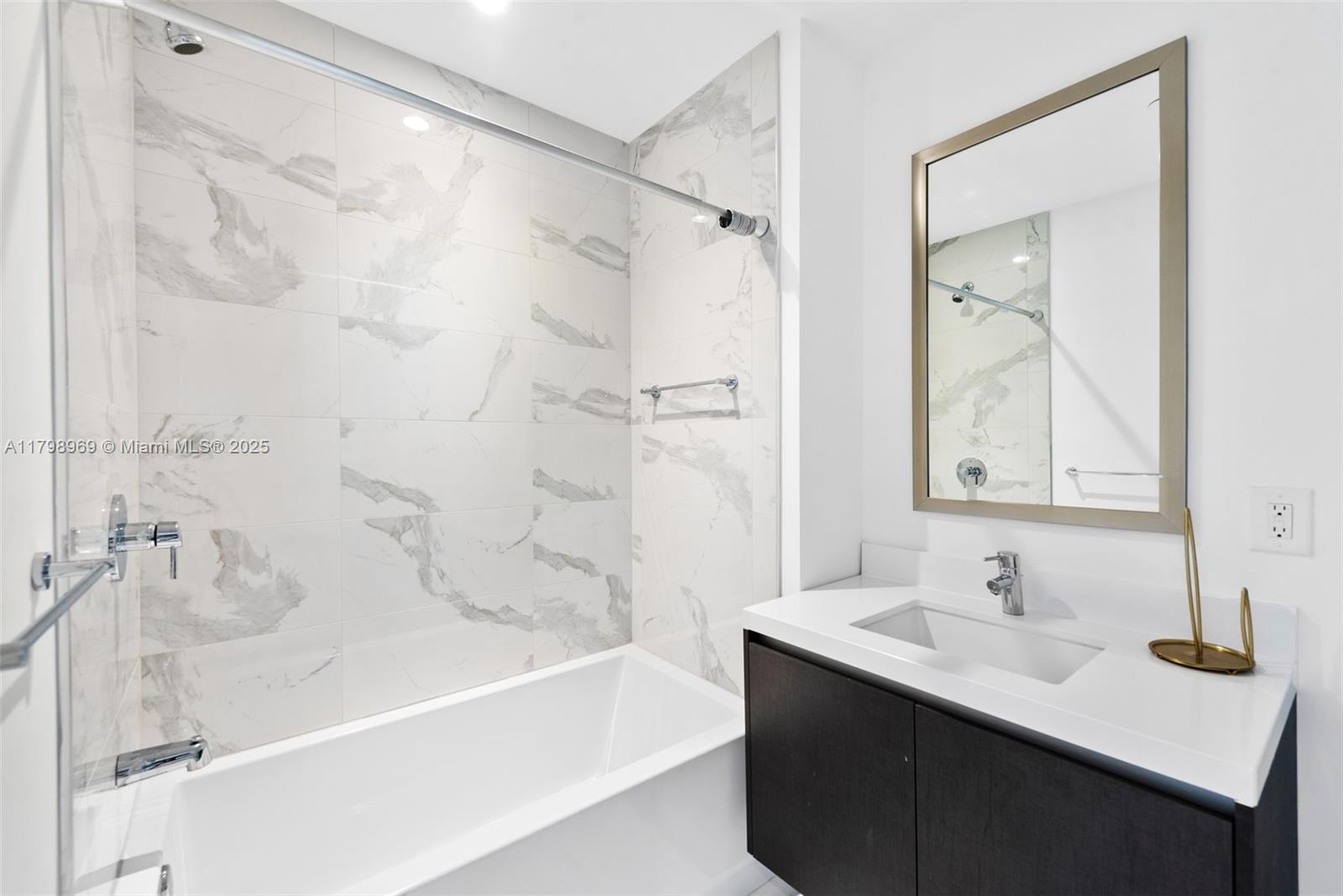 PARAMOUNT MIAMI WORLDCENT - Residential