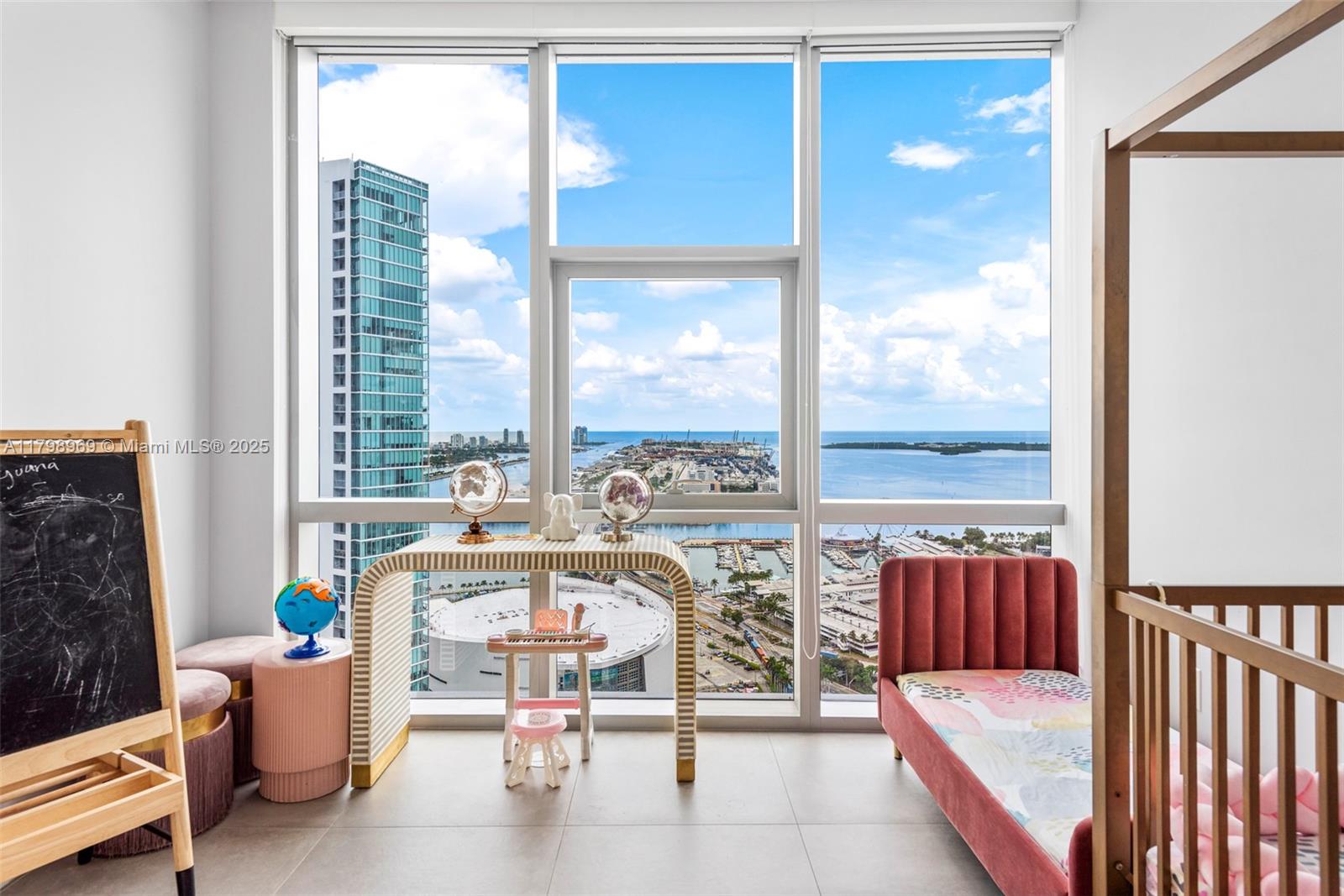 PARAMOUNT MIAMI WORLDCENT - Residential