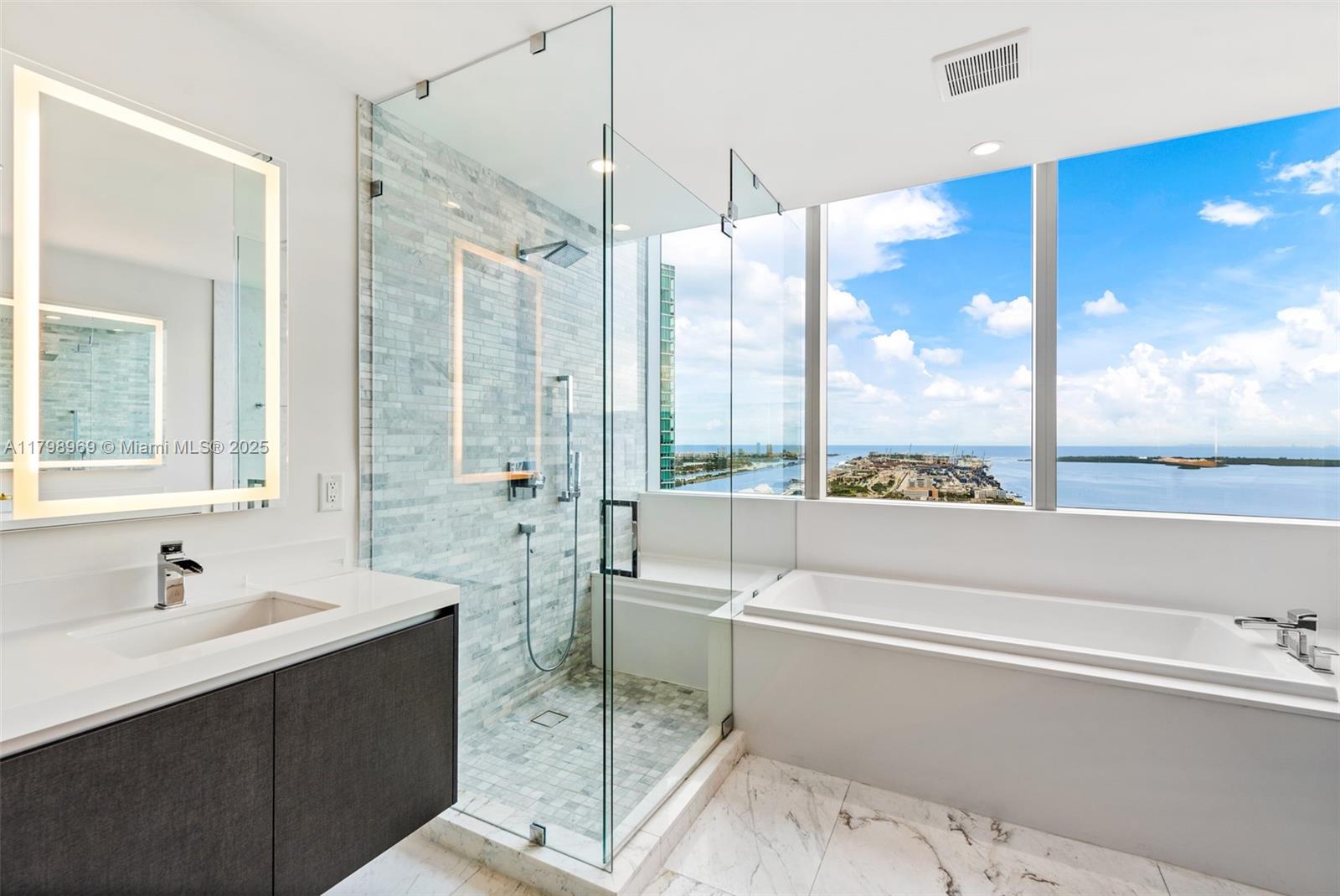 PARAMOUNT MIAMI WORLDCENT - Residential