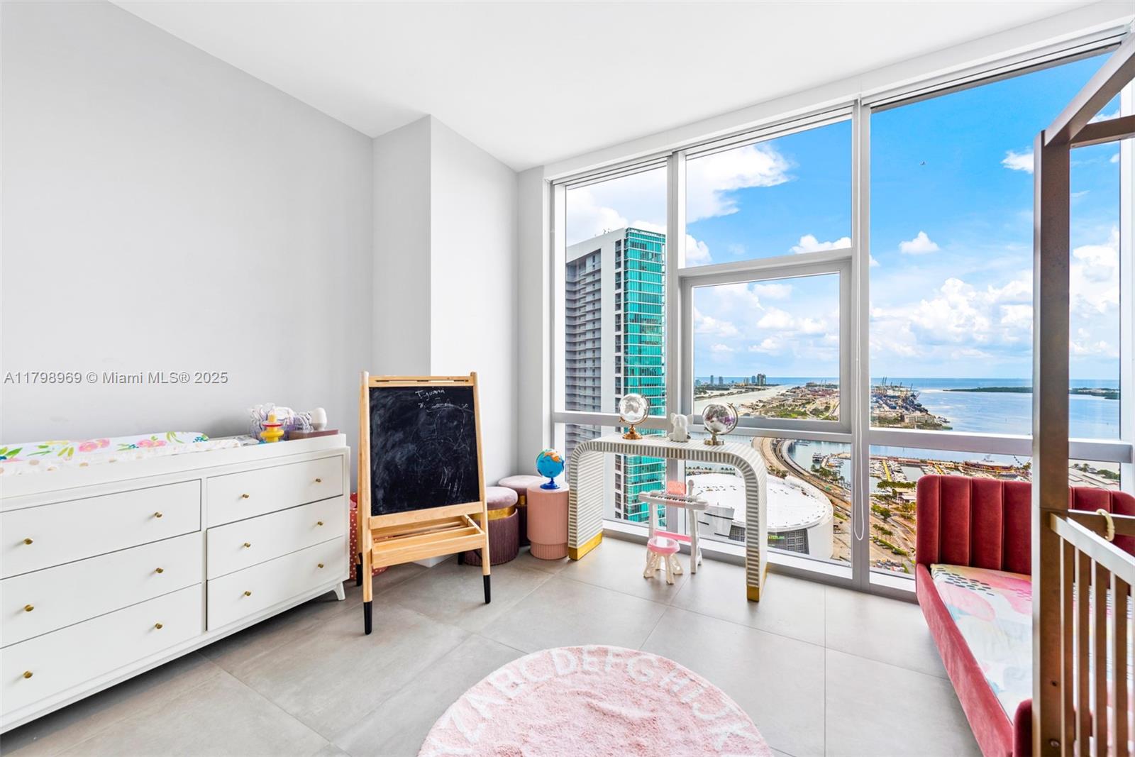 PARAMOUNT MIAMI WORLDCENT - Residential