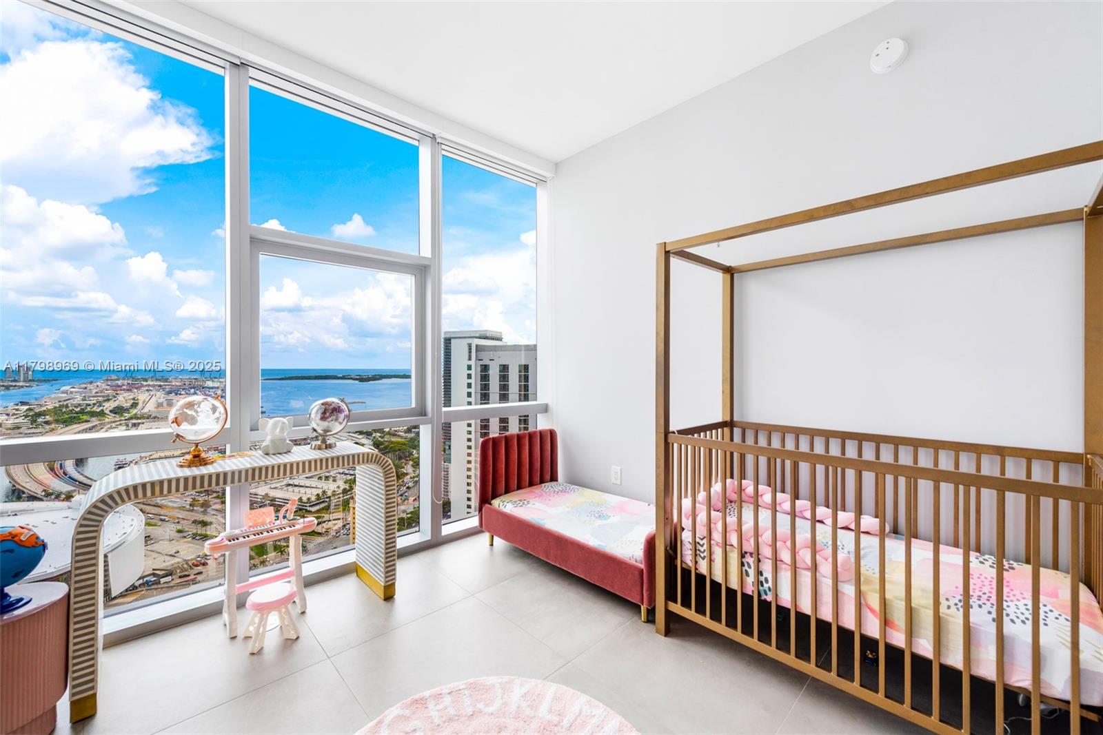 PARAMOUNT MIAMI WORLDCENT - Residential