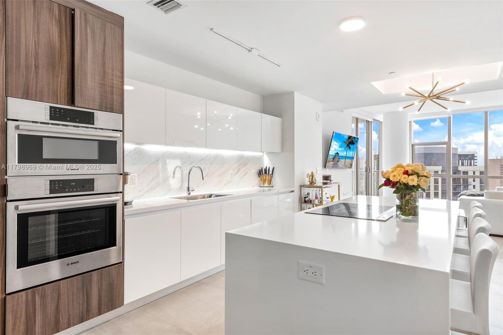 851 NE 1st Ave 4011
