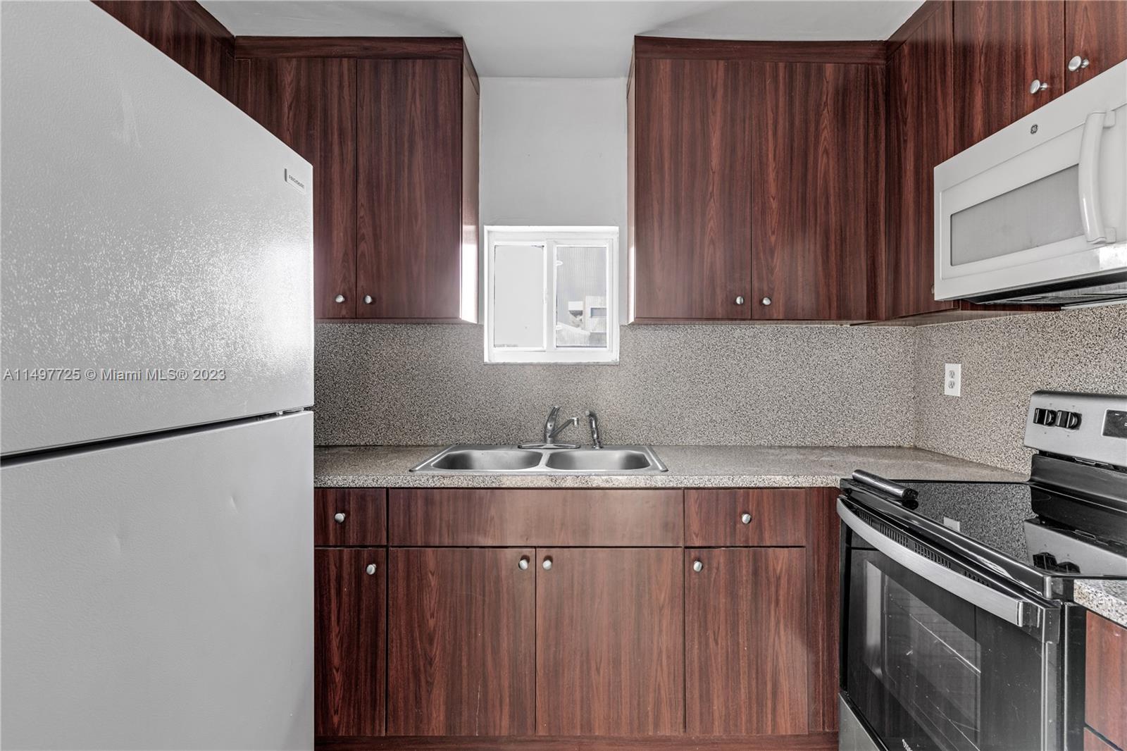 SAVANNAH APARTMENTS CONDO - Residential