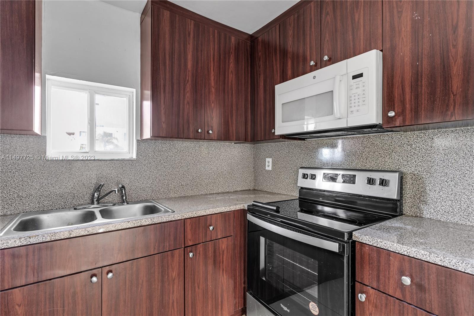SAVANNAH APARTMENTS CONDO - Residential