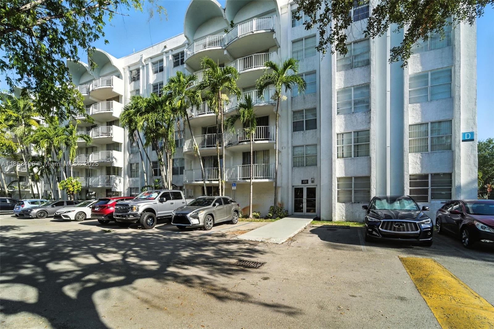 Move-in ready 1-bedroom /1 bathroom unit located in the Monte Carlo community. This secured, guard-gated property offers residents peace of mind and great amenities including a sparkling pool, fitness center, and more. On-site laundry and 1 assigned parking spot. A second spot can be reserved for $40/month from HOA.
Just minutes from major highways, top retail, shopping centers, and dining hotspots – convenience meets comfort in this unbeatable location. Schedule your tour today!