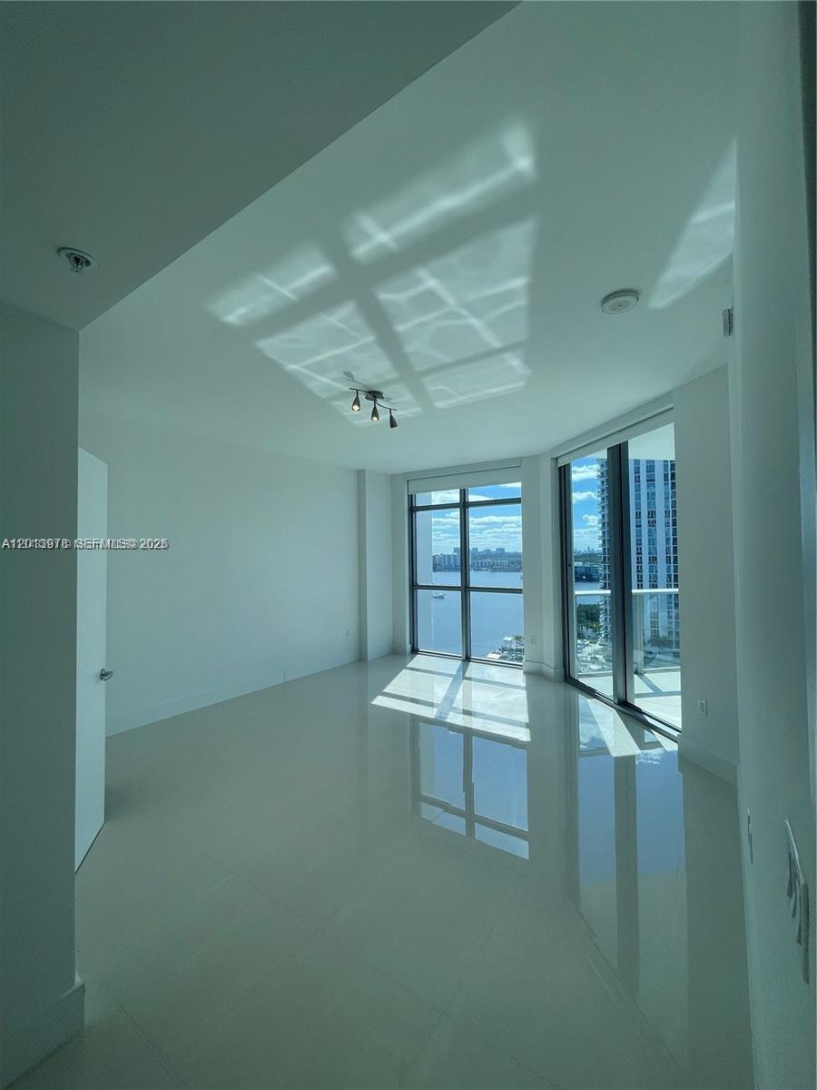 MARINA PALMS RESIDENCES N - Residential