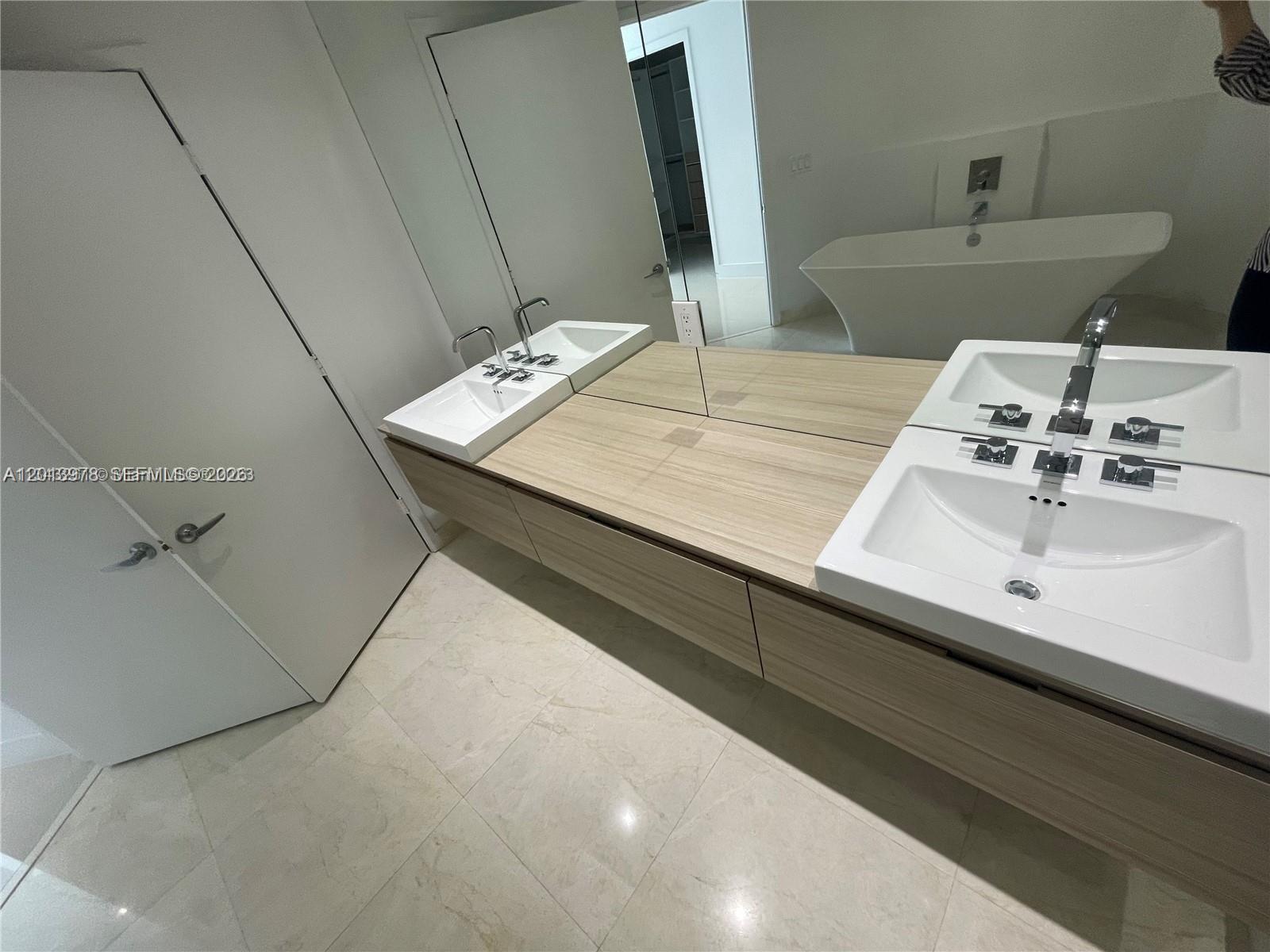 MARINA PALMS RESIDENCES N - Residential