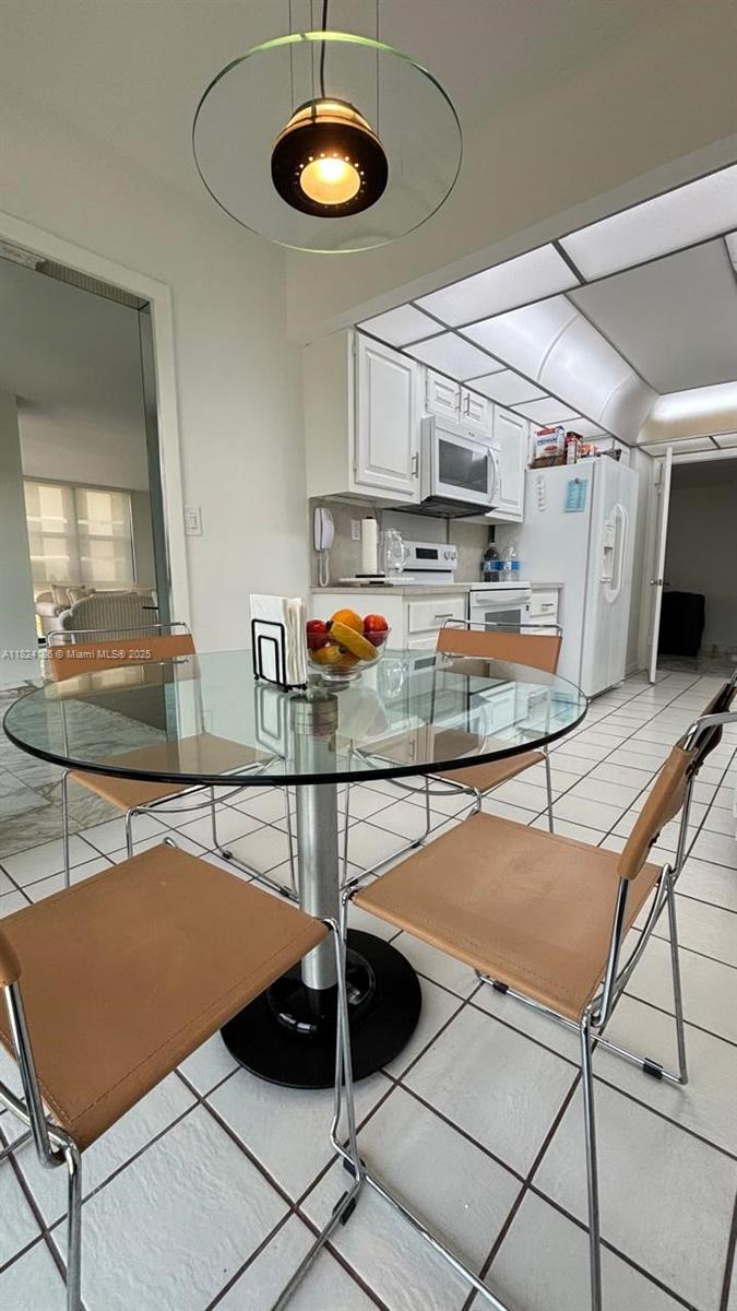 TOWERS OF KEY BISCAYNE CO - Residential Lease