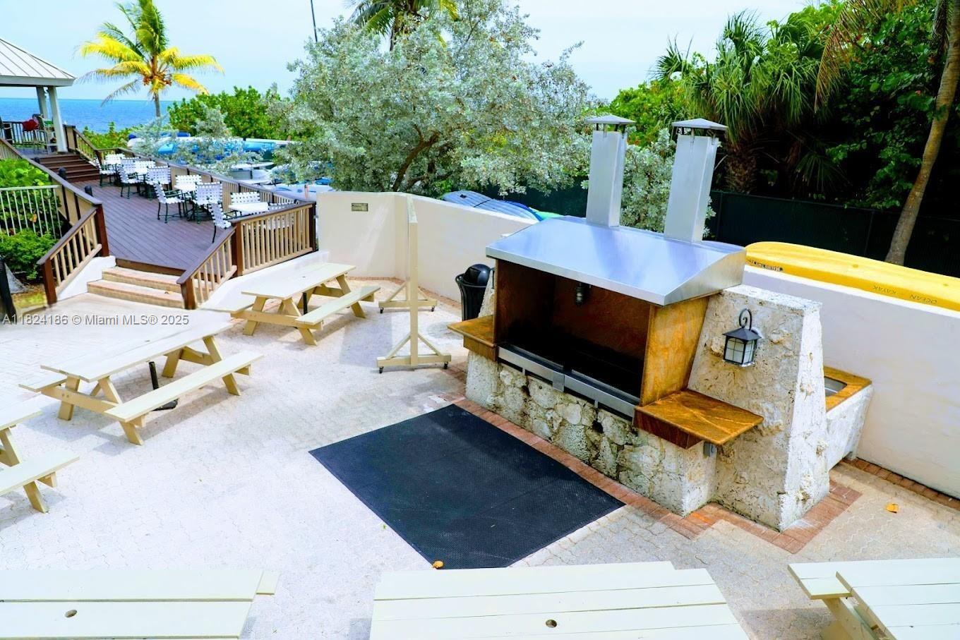 TOWERS OF KEY BISCAYNE CO - Residential Lease