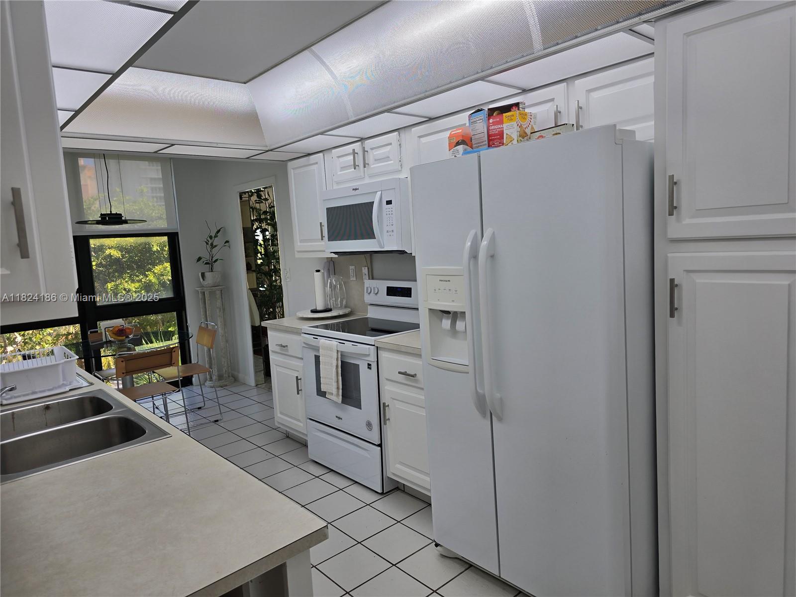 TOWERS OF KEY BISCAYNE CO - Residential Lease