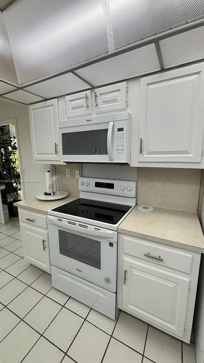 TOWERS OF KEY BISCAYNE CO - Residential Lease