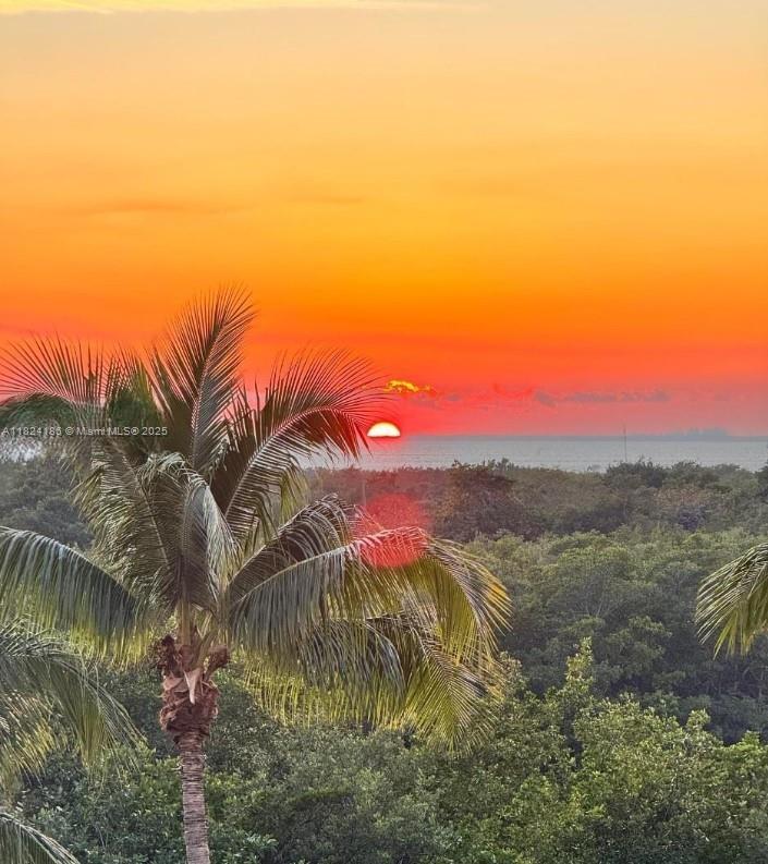 TOWERS OF KEY BISCAYNE CO - Residential Lease