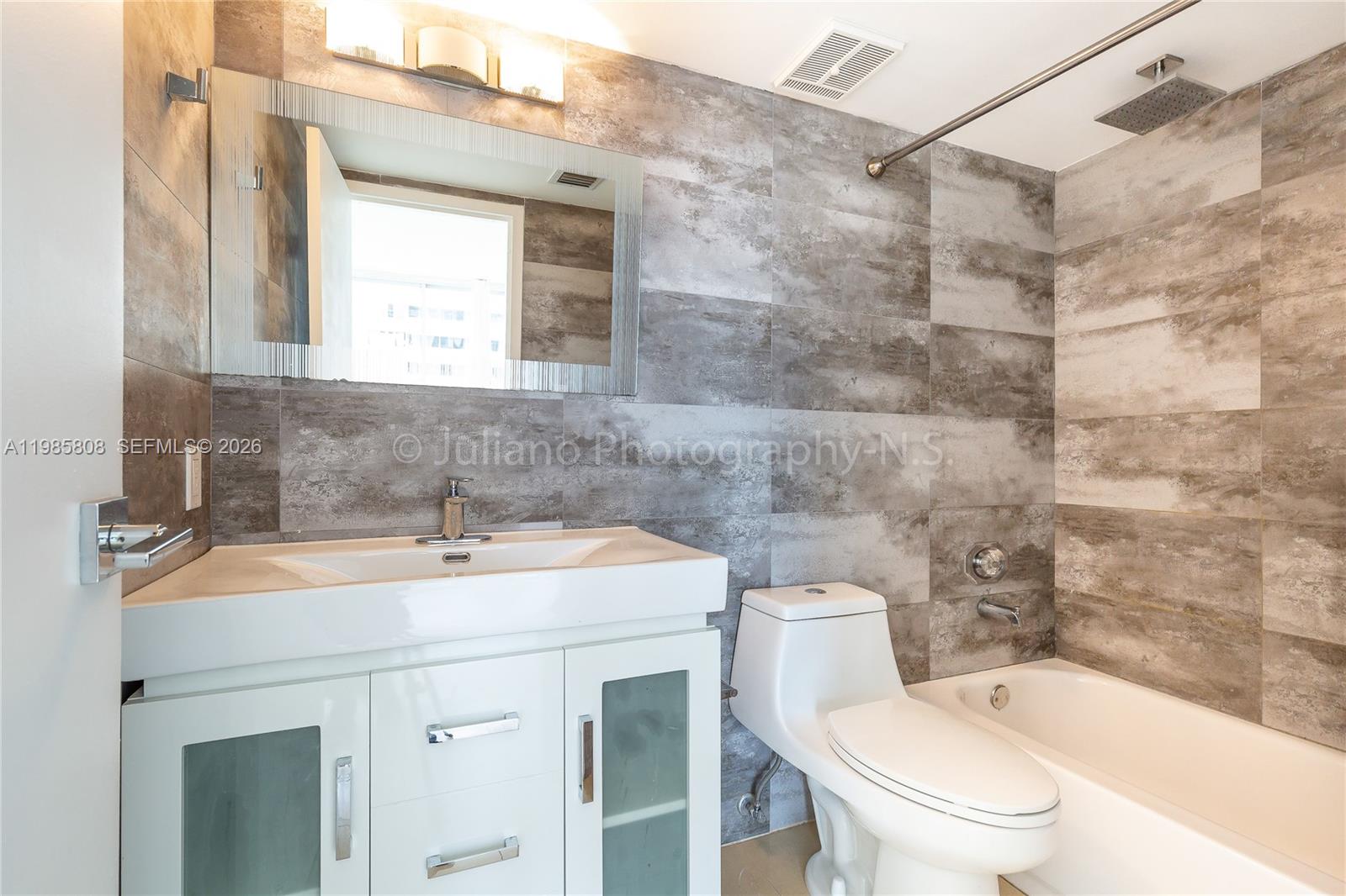 THE GRANDVIEW PALACE COND - Residential Lease