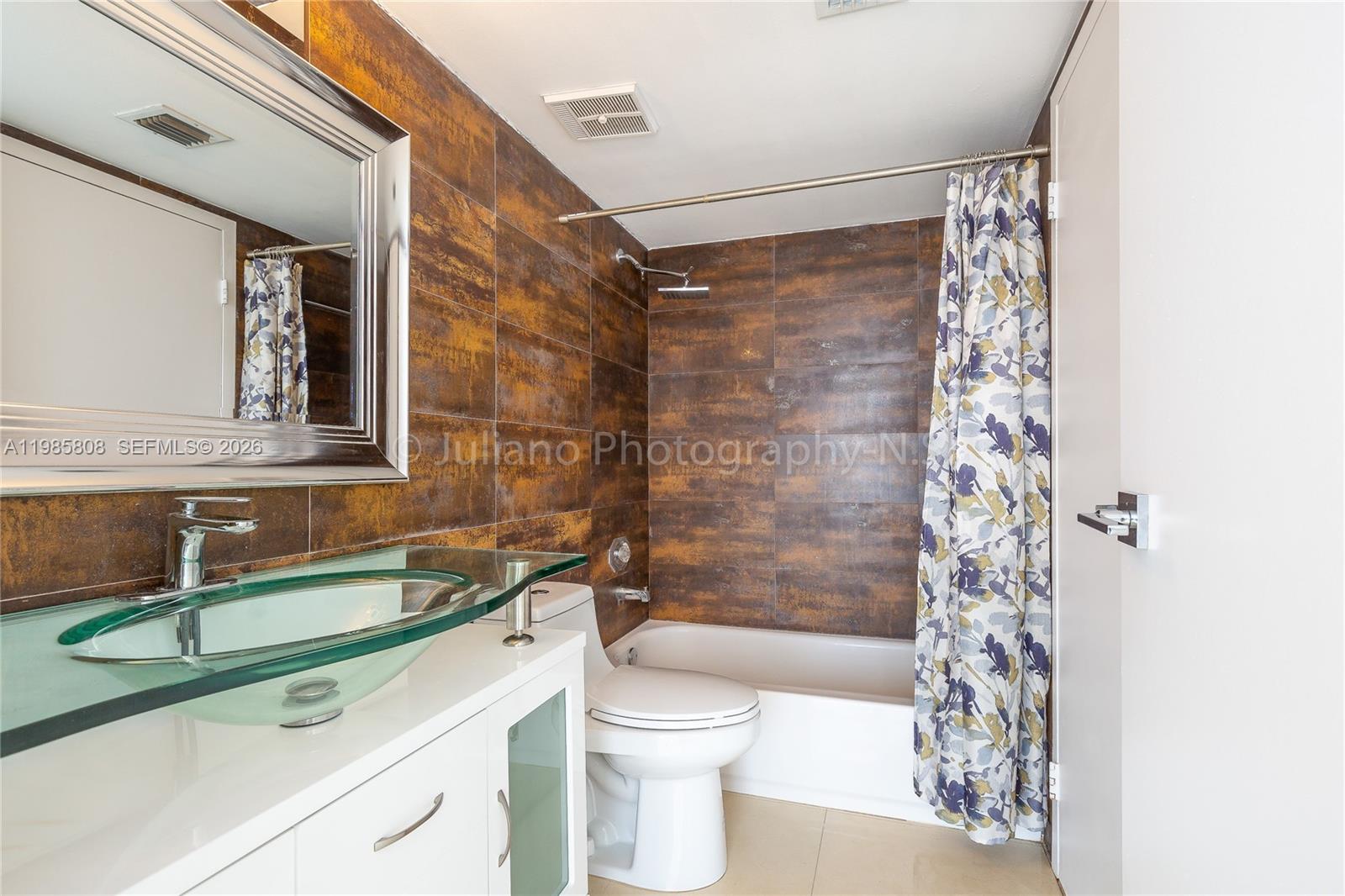 THE GRANDVIEW PALACE COND - Residential Lease