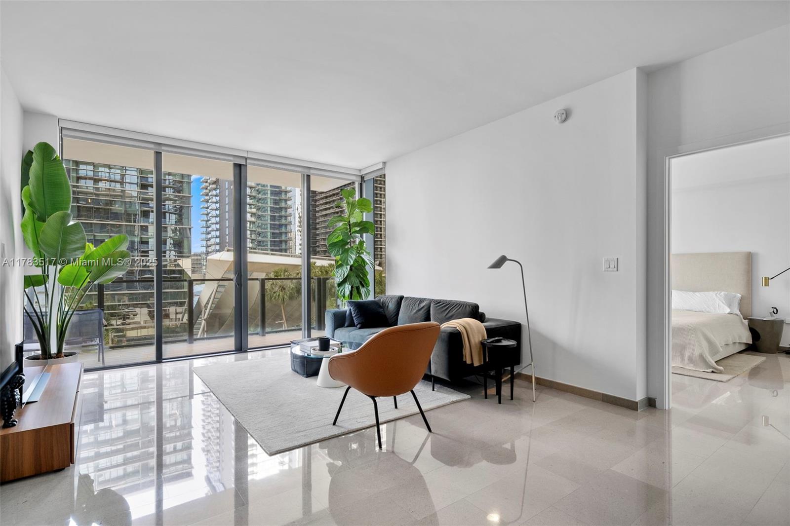 88 SW 7th St 809