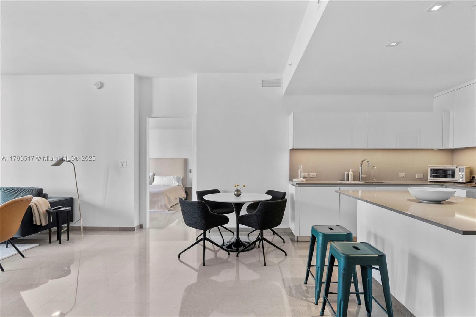 RISE CONDO - Residential