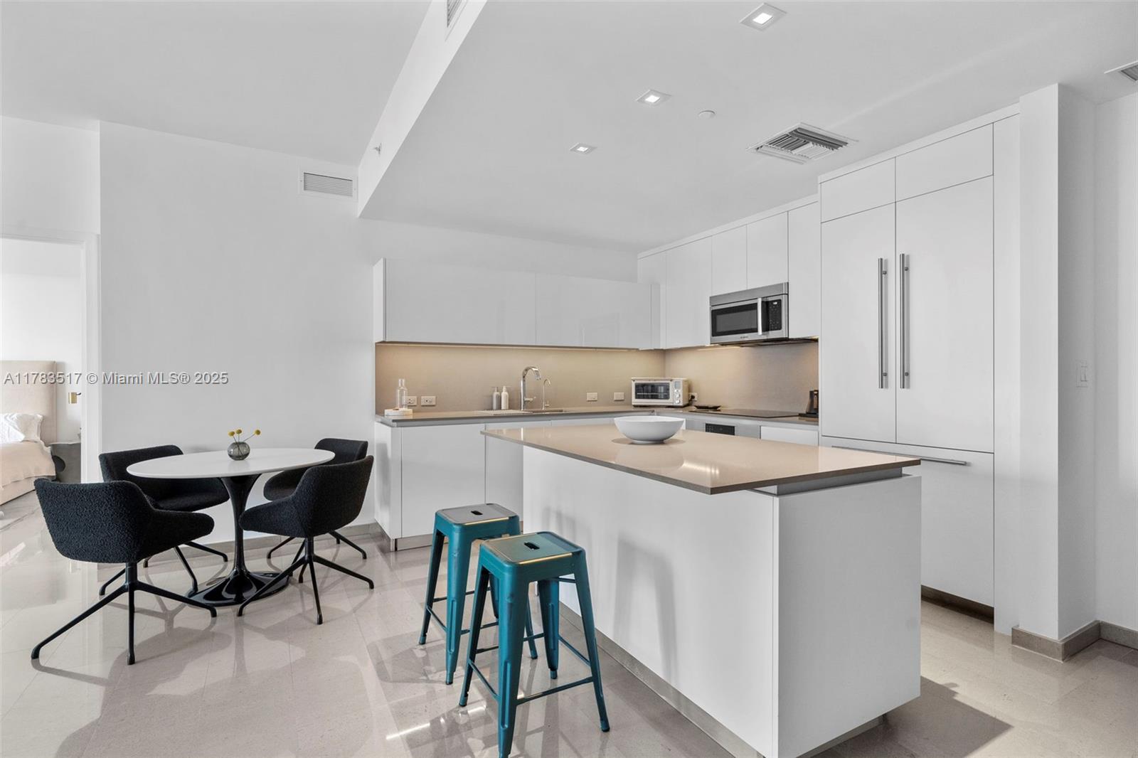 RISE CONDO - Residential