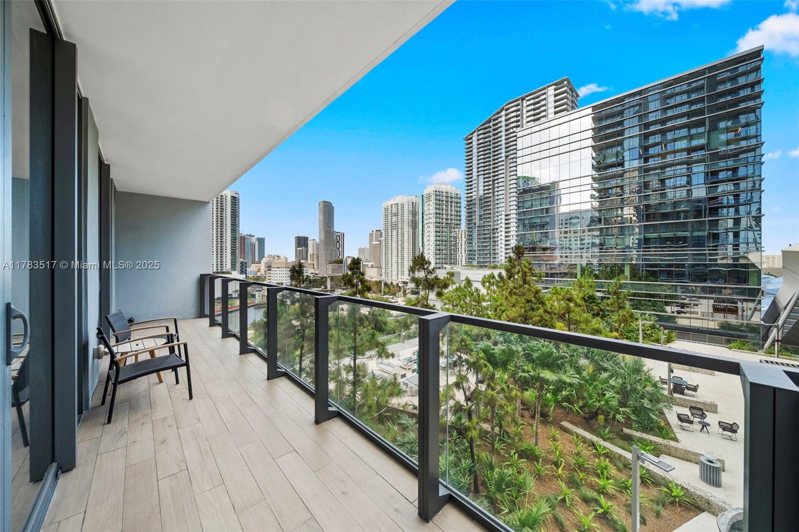 88 SW 7th St 809