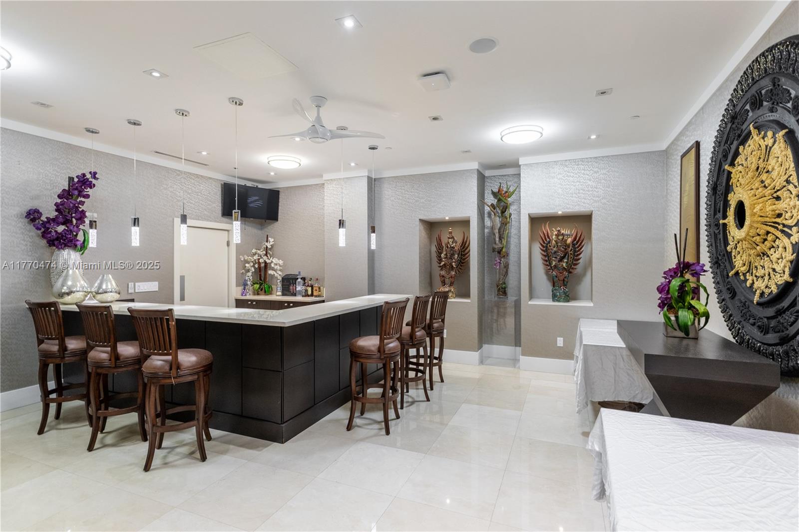 KENILWORTH CONDO - Residential