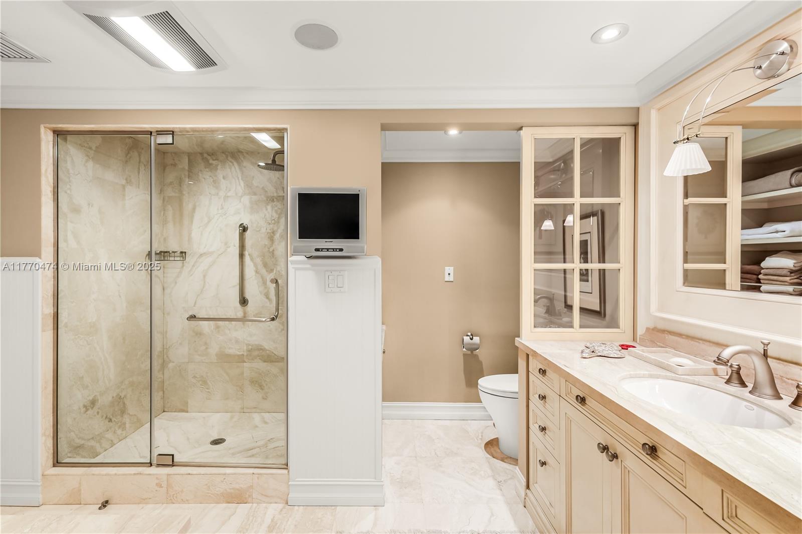 KENILWORTH CONDO - Residential