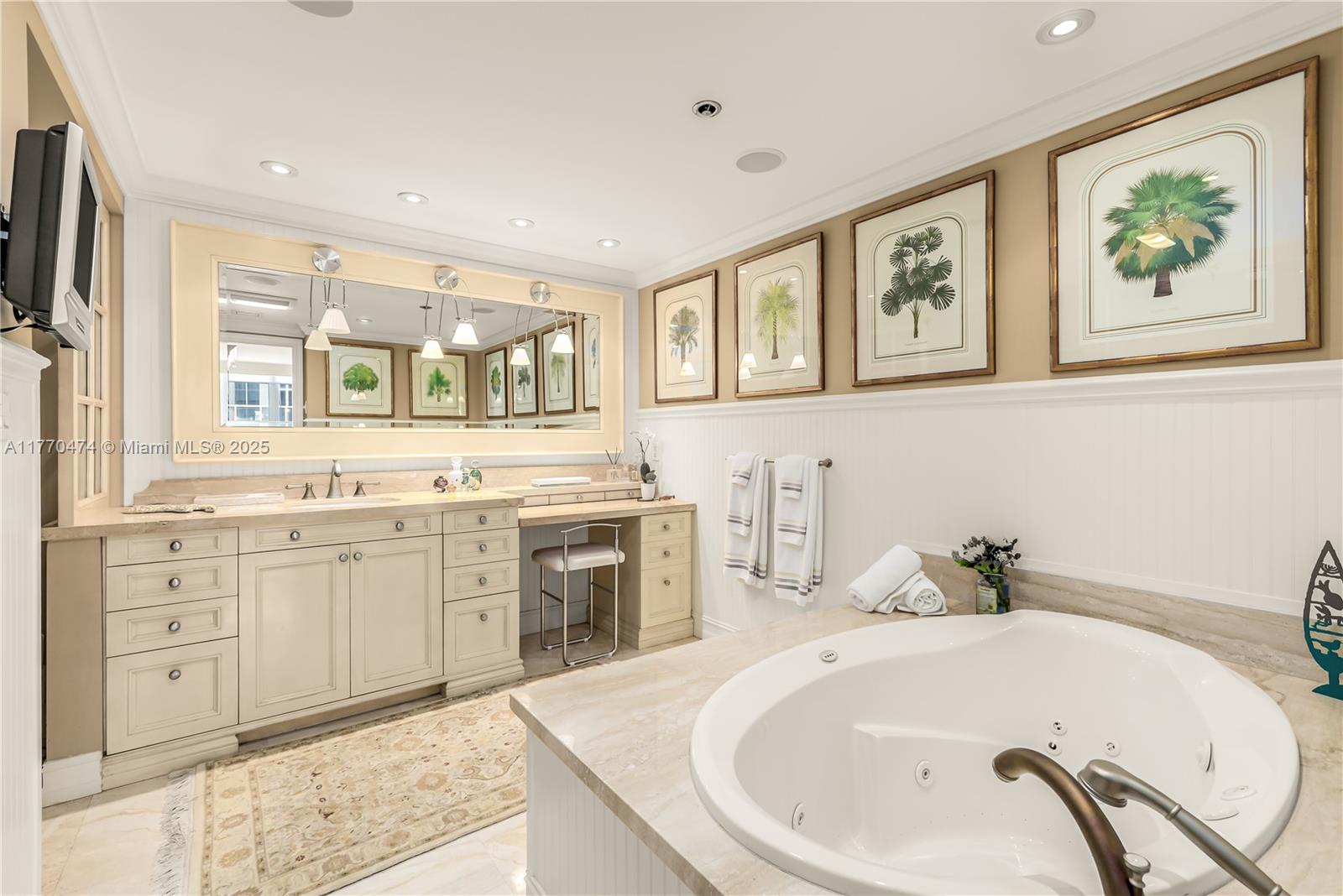 KENILWORTH CONDO - Residential