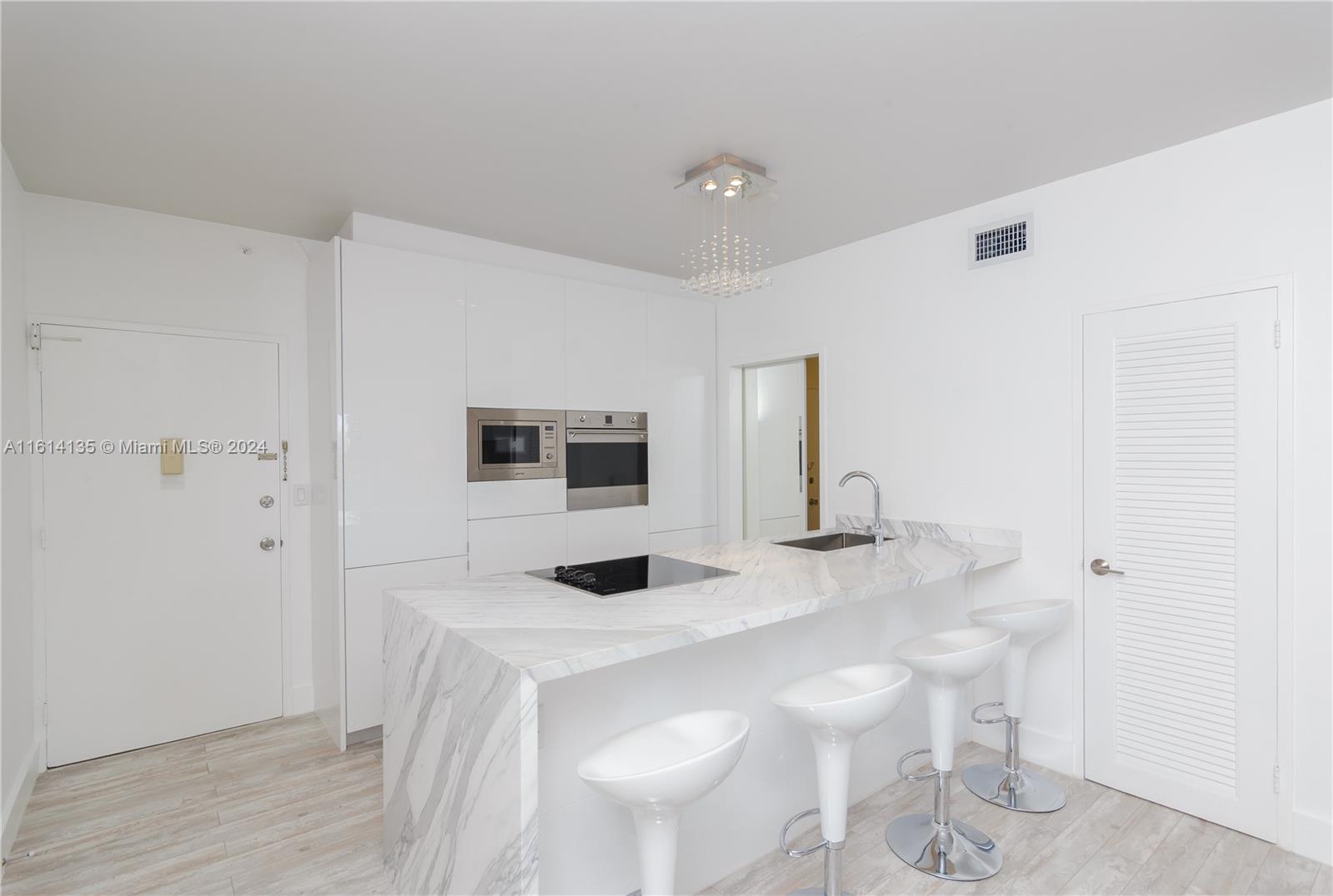 Property for Sale at 3 Island Ave 04J, Miami Beach, Miami-Dade County, Florida - Bedrooms: 1 
Bathrooms: 1  - $548,000
