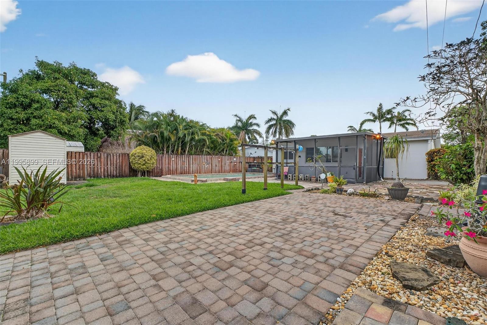 HOLLYWOOD HOMESITES HIGH - Residential