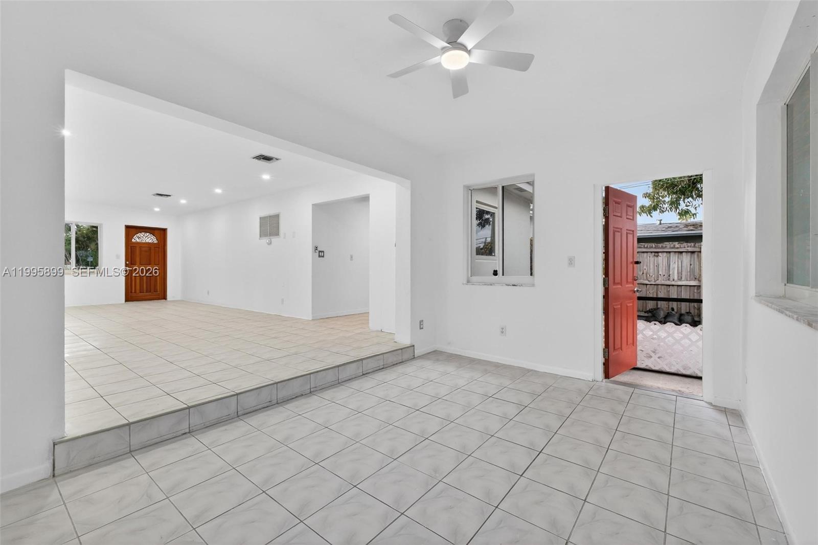 HOLLYWOOD HOMESITES HIGH - Residential