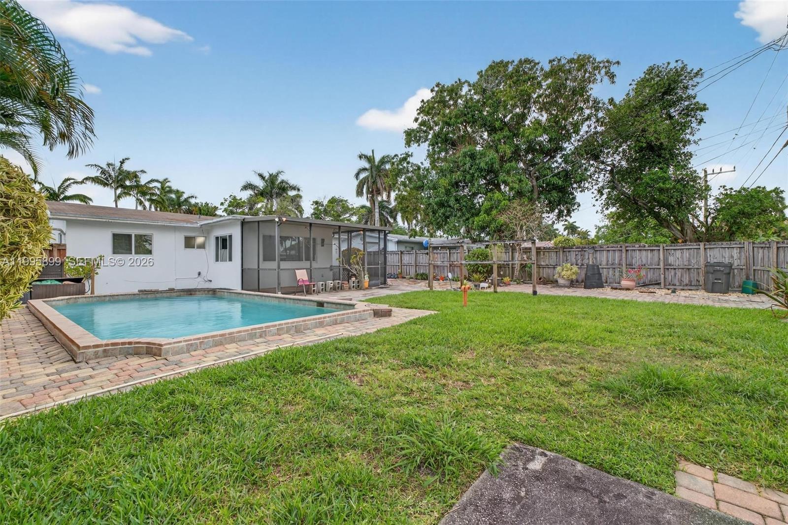 HOLLYWOOD HOMESITES HIGH - Residential