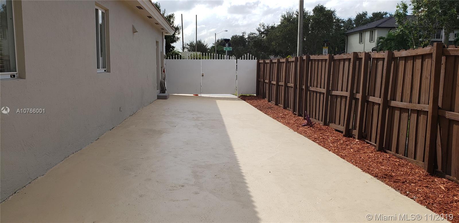 PALM SPRING ESTATES - Residential