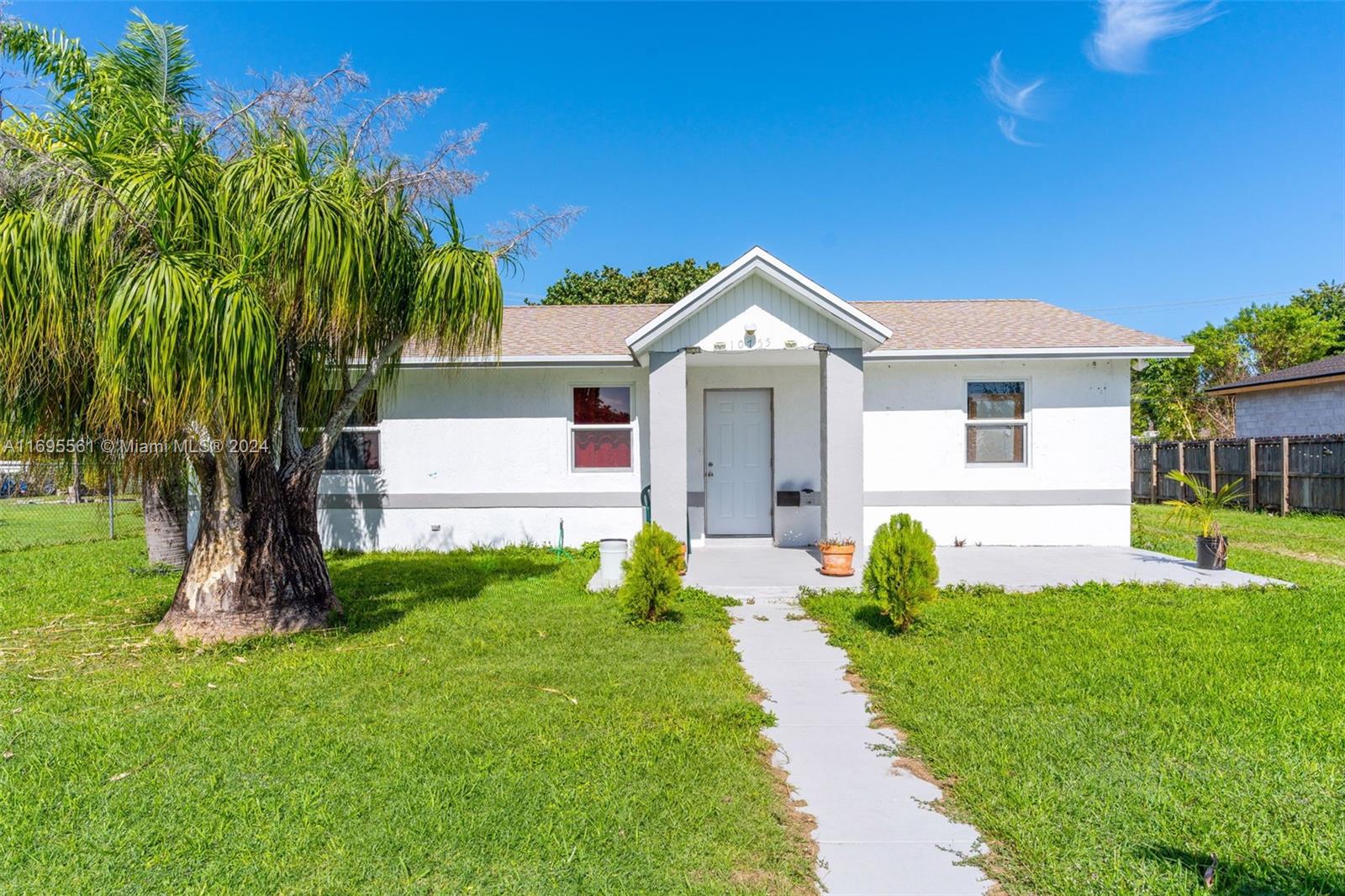 10755 Sw 217th St St, Miami, Broward County, Florida - 3 Bedrooms  
2 Bathrooms - 