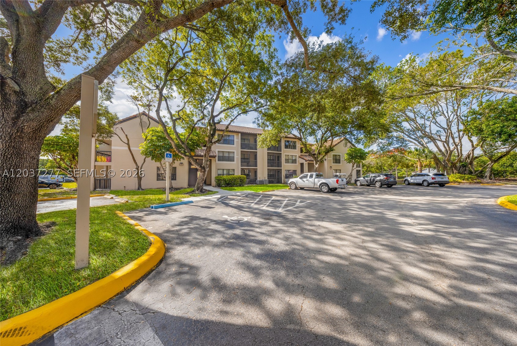 4381 W Mcnab Rd 20