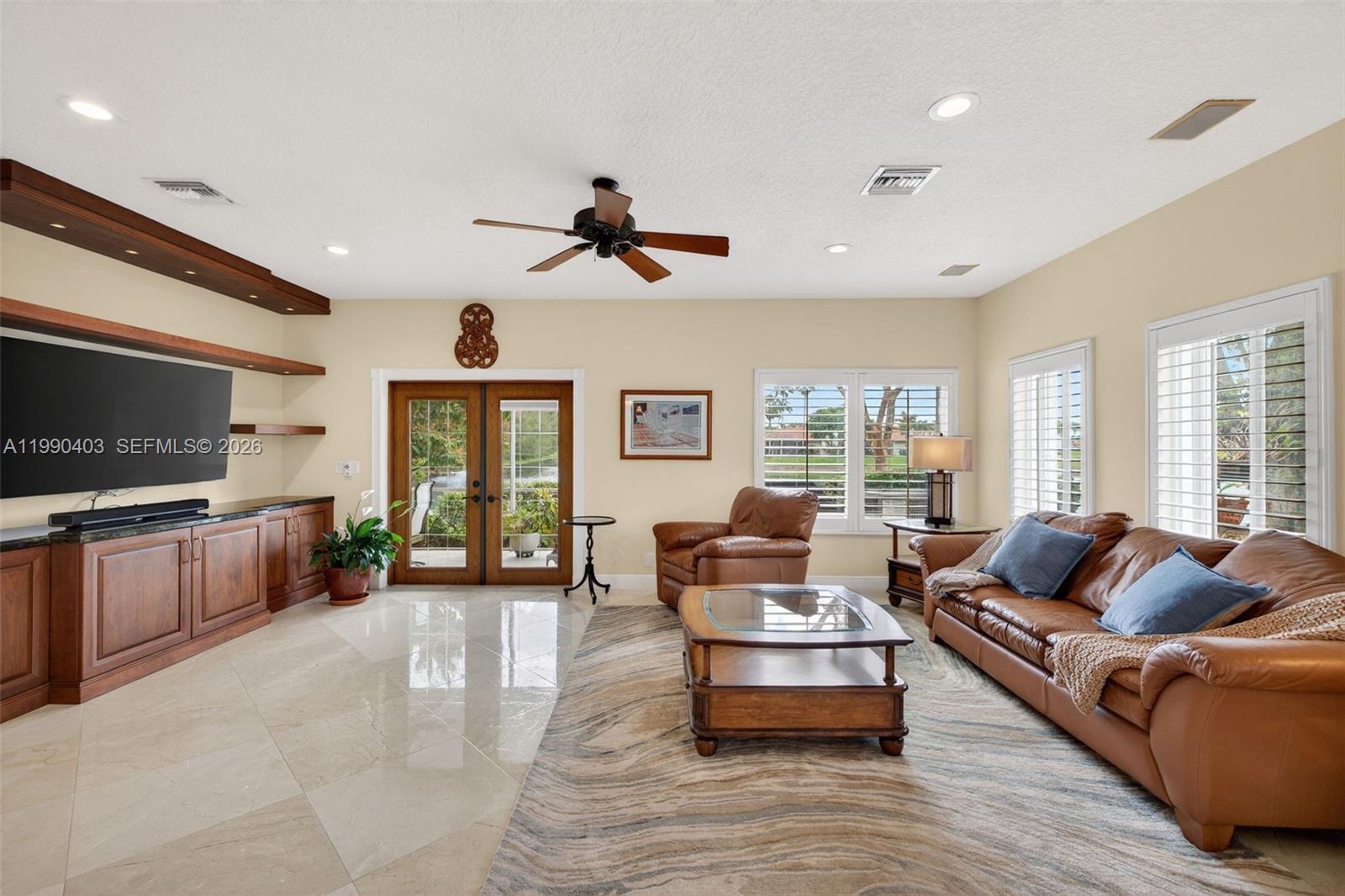 View photos, virtual tours, details... 1012 SW 42nd Ave