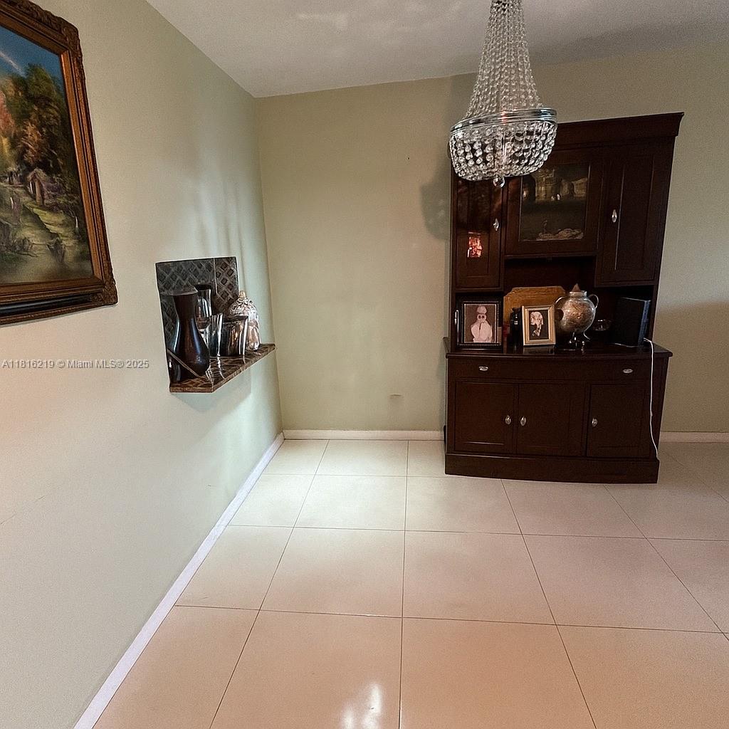 CAMBRIDGE HOUSE EAST - Residential